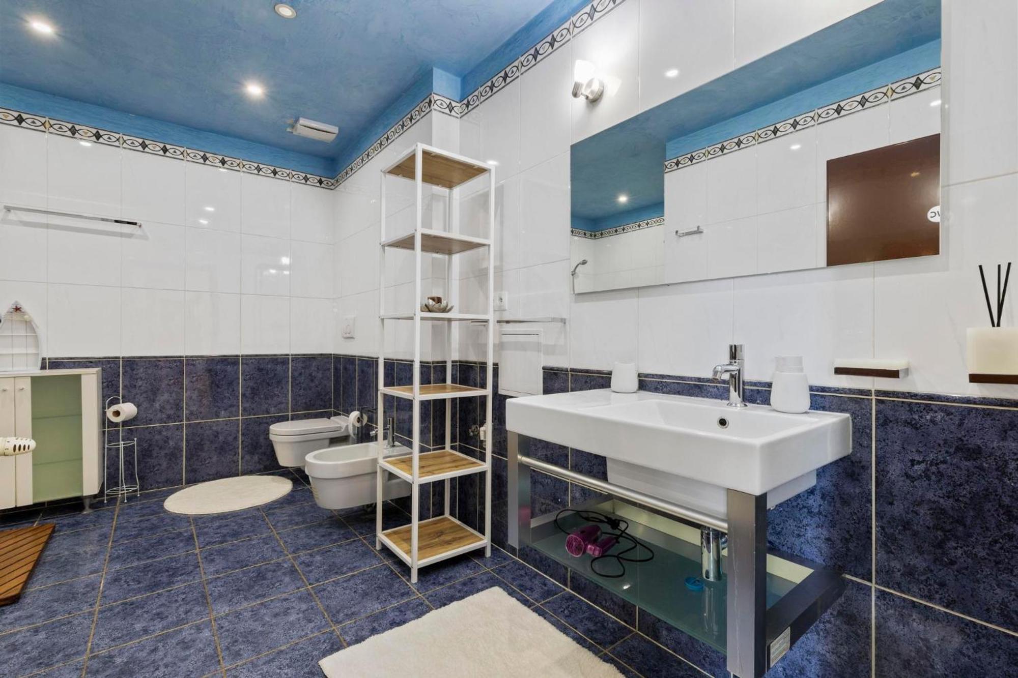 Апартаменты Family Hub In Centre Братислава Экстерьер фото